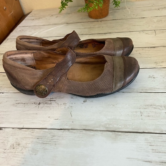 Taos Size 9 Brown Patch MaryJane Shoes - Picture 2 of 8